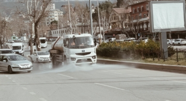 Büyükşehir 830 Noktada Temizlik Çalışmalarını Sürdürüyor