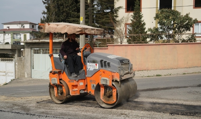 Büyükşehir Depremde Hasar Gören Yolları Onarıyor