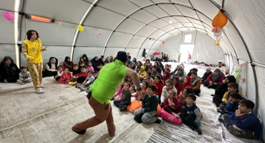 Büyükşehir Depremzede Miniklerin Yanında