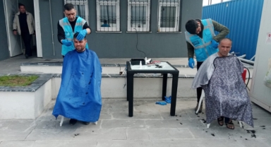 DULKADİROĞLU BELEDİYESİ MOBİL BERBER EKİBİ ÇALIŞMALARINI SÜRDÜRÜYOR