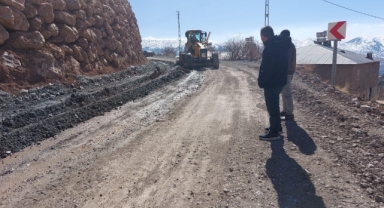 DULKADİROĞLU FEN İŞLERİ EKİPLERİ ALT YAPI ÇALIŞMALARINI SÜRDÜRÜYOR