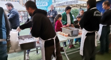 Etimesgut Belediyesi’nden Kahramanmaraş'ta depremzedelere iftar ve sahur ikramı