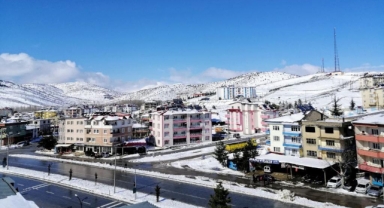 Göksun’da kar yağışı etkili oldu