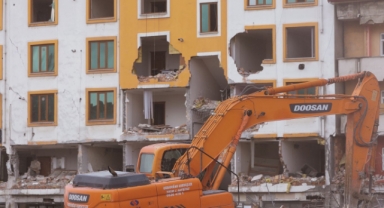 Gürbüz rakamlarla açıkladı: Elbistan’da 992 enkaz kaldırıldı!