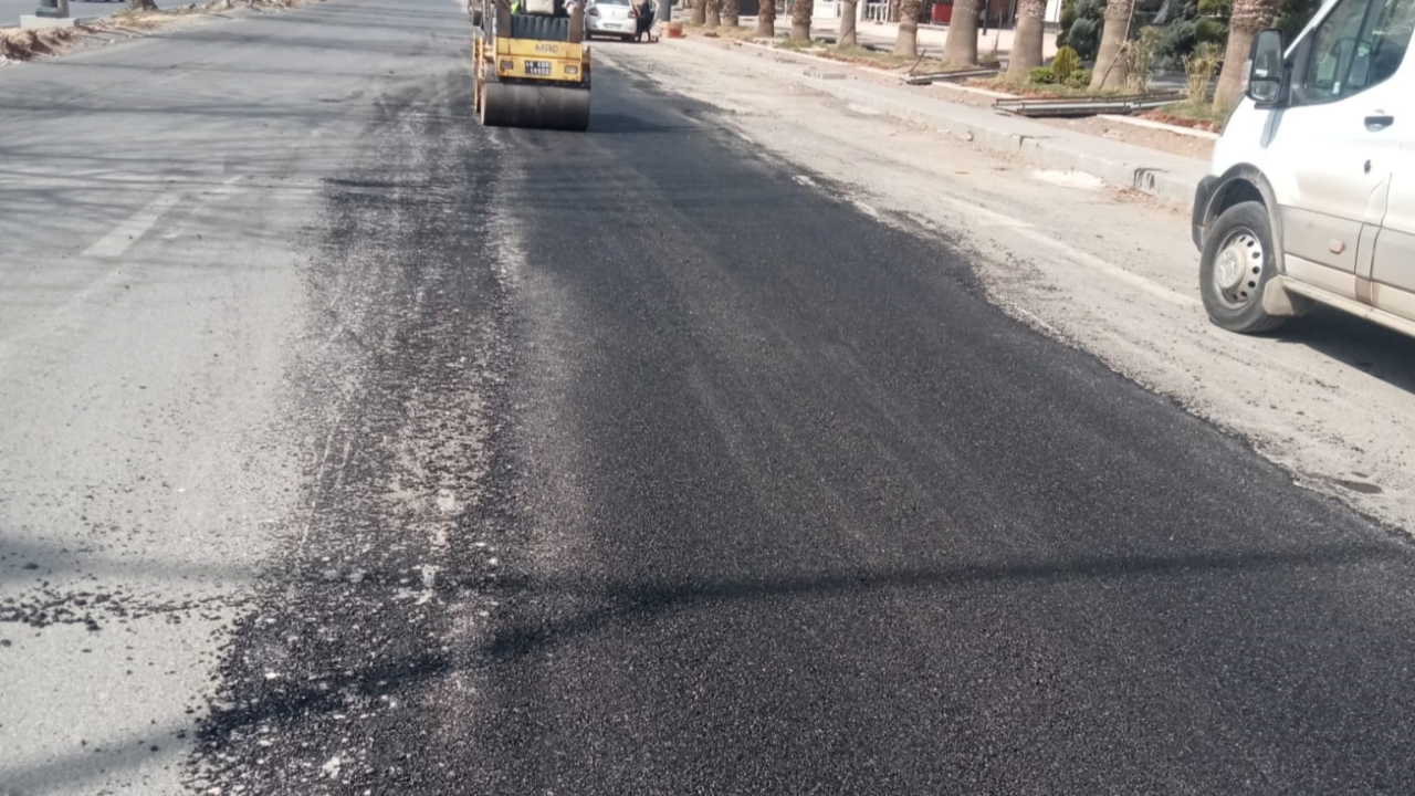 Hasarlı Yolları Büyükşehir Yeniliyor