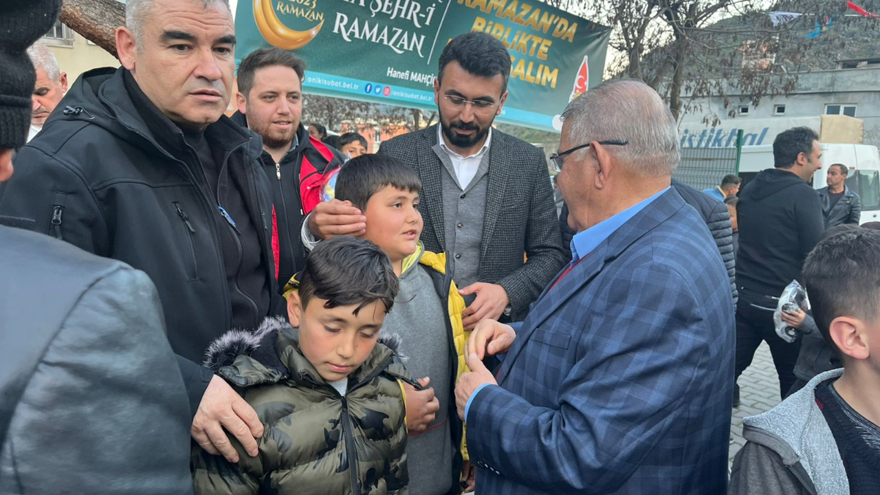 Onikişubat Belediyesi, gönül sofrasını Dönüklü Mahallesi’nde kurdu