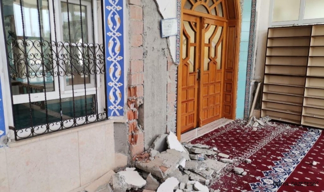 Türkoğlu Kılılı çifte minareli cami de ağır hasar aldı