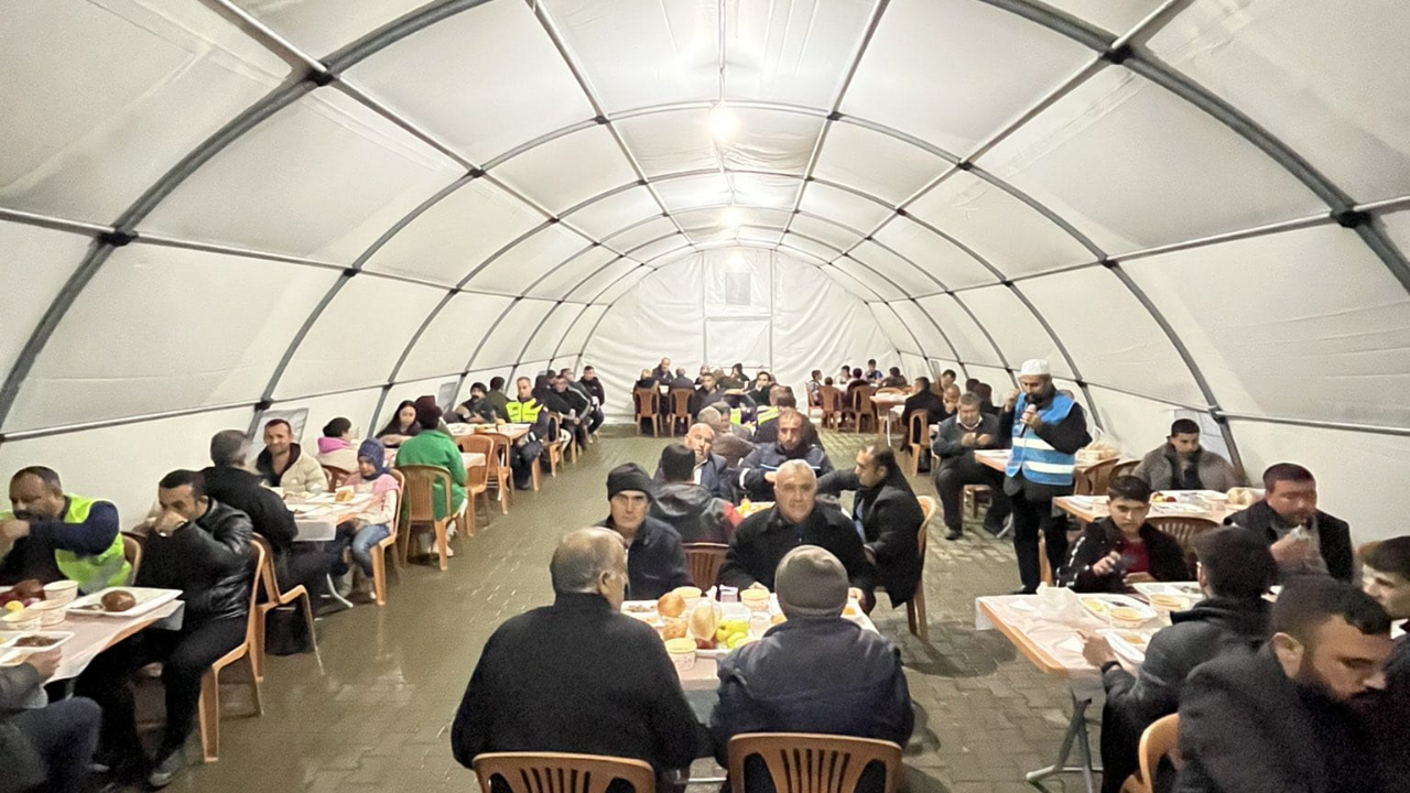 Türkoğlu Koordinatör Valisi Tuncay Akkoyun İftarda Hemşehrilerimizin Sofrasına Misafir Olmaya Devam Ediyor