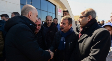 Ulaştırma ve Altyapı Bakanı Adil Karaismailoğlu Kahramanmaraş Sütçü İmam Üniversitesinde Depremzedeleri Ziyaret Etti