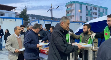 Vali Akkoyun İlk İftarını Vatandaşlar İle Birlikte Yaptı