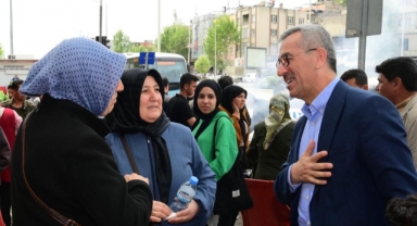 Başkan Güngör, Demokrasi Meydanı’nda Vatandaşlarla Bayramlaştı