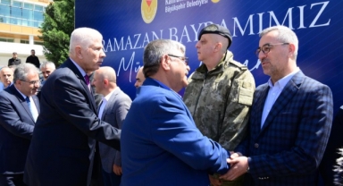 Başkan Güngör, Şehir Protokolü ve Vatandaşlarla Bayramlaştı