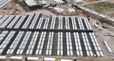Büyükşehir Elbistan Geçici Barınma Merkezini Asfaltlıyor