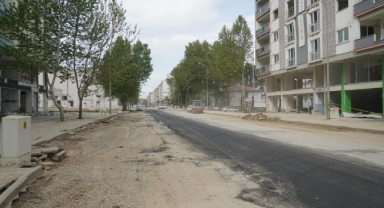 Büyükşehir Türkoğlu’nun En İşlek Arterlerini Onarıyor