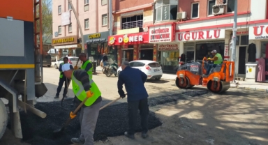 Elbistan Belediyesi, deprem sebebiyle bozulan yolları tek tek onarıyor