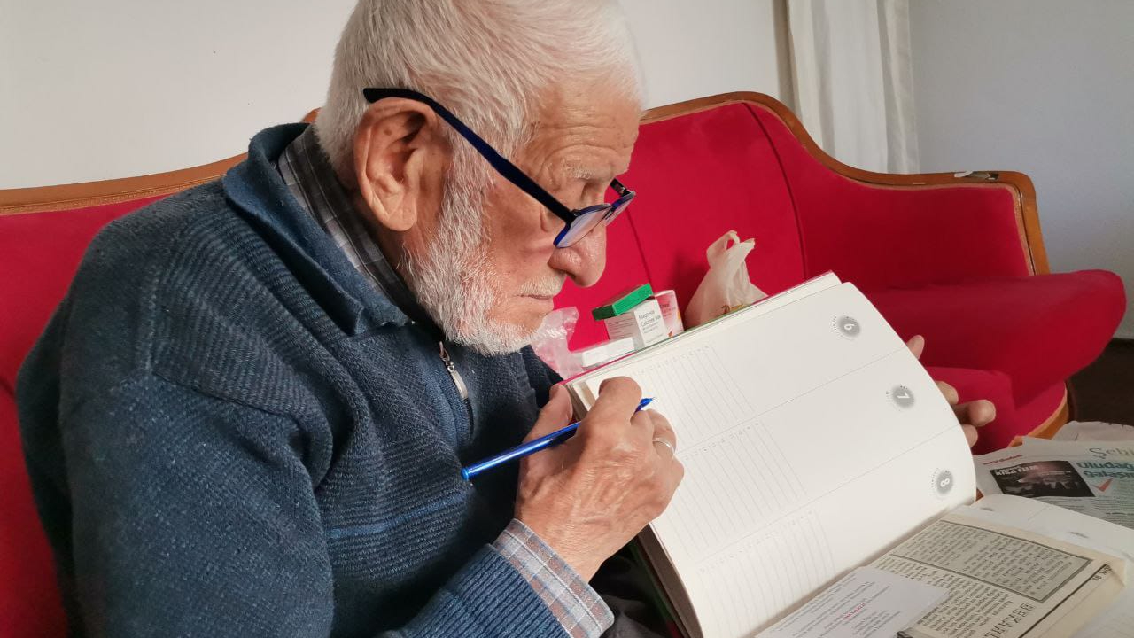 Kahramanmaraş’ta 65 yıldır tuttuğu günlüğünün en acı sayfalarını dolduruyor