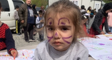 Kahramanmaraş’ta engelleri birlikte alıyorlar