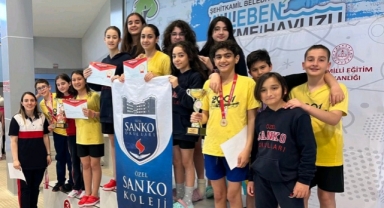 SANKO OKULLARI YÜZMEDE BEŞ ALTIN MADALYA KAZANDI