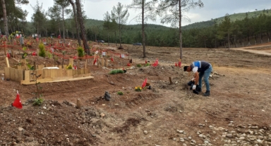 Şehitlik ve Mezarlıklar Bayrama Hazır
