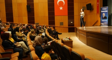 Yazar Kangal; “Çocukların Rol Modeli Ebeveynleridir”