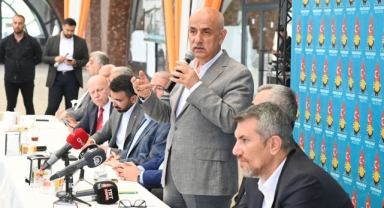 Bakan Kirişci Arasta’da muhtarlarla buluştu: Yepyeni bir Kahramanmaraş’ı inşa edeceğiz