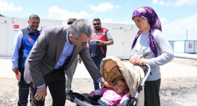Başkan Güngör, Göksun Konteyner Kentte Depremzedelerle Bir Araya Geldi