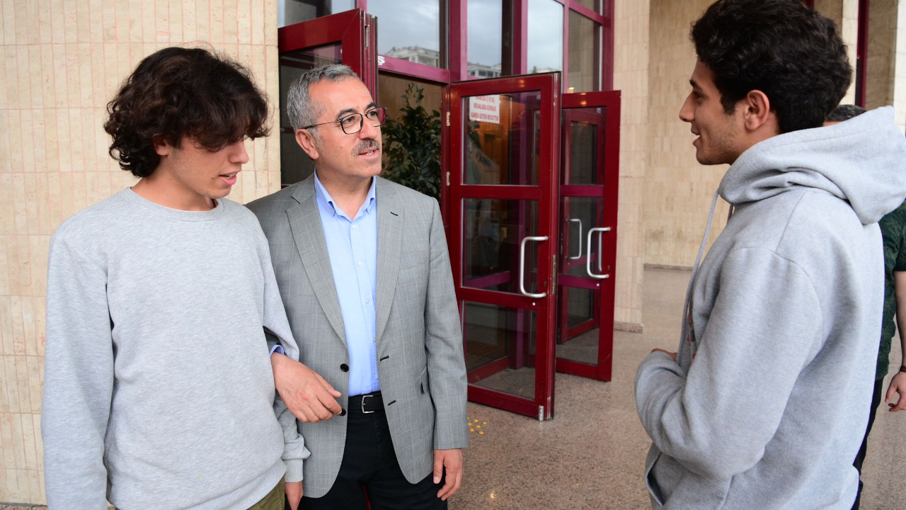 Başkan Güngör NFK’da Gençlerle Bir Araya Geldi