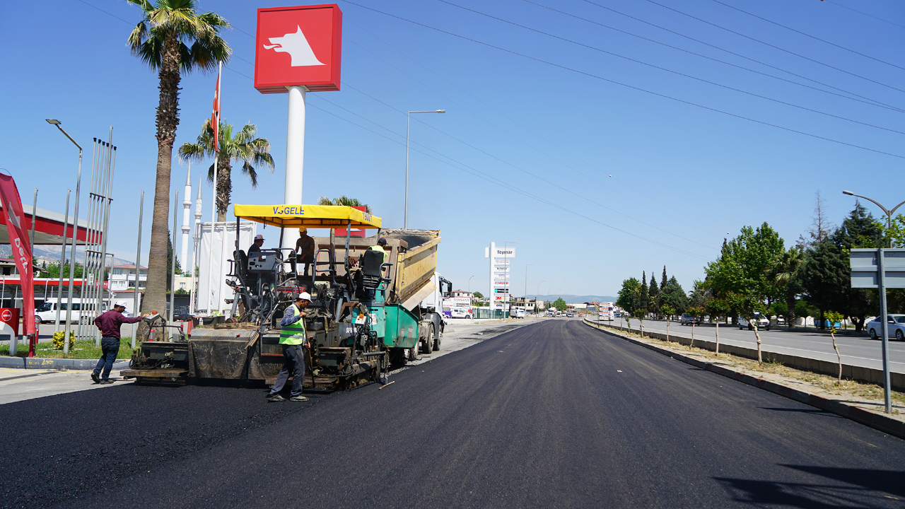 Büyükşehir, Servis ve Bağlantı Yollarını da Yeniliyor