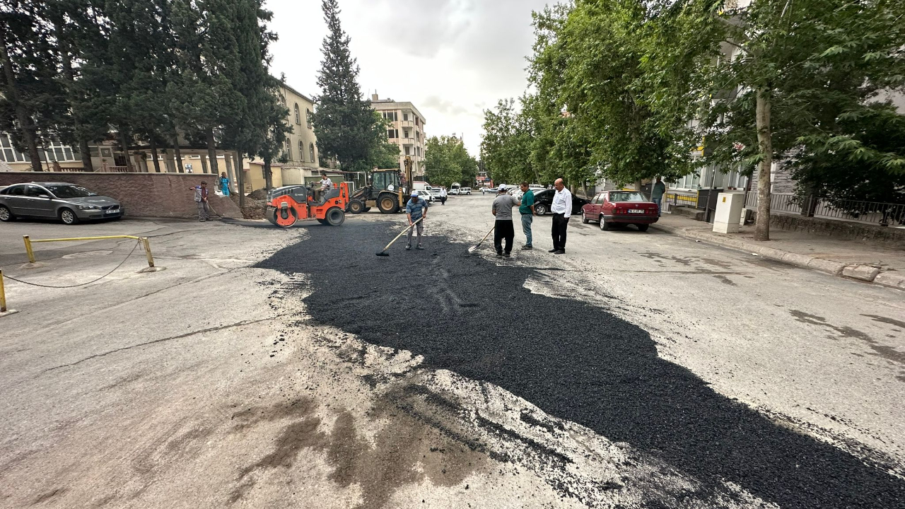 DULKADİROĞLU’NDAN EGEMENLİK MAHALLESİNDE ASFALT ÇALIŞMASI
