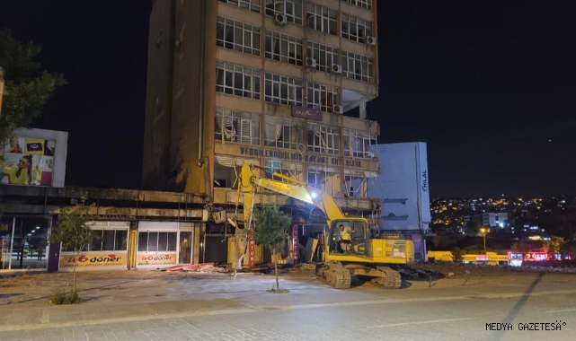 Kahramanmaraş eski maliye binasının yıkımı başladı