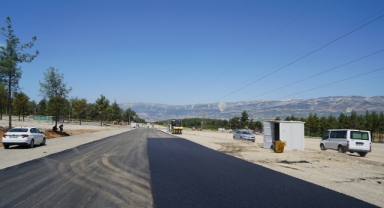 Şehir Mezarlığının Yolu Asfaltlanıyor