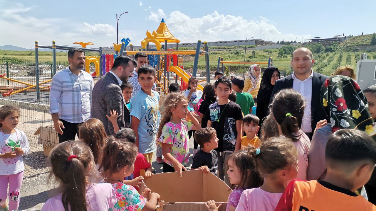 TÜGVA deprem bölgesinde gönüllere dokundu