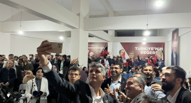 Yeniden Refah Partisi’nden miting gibi toplantı