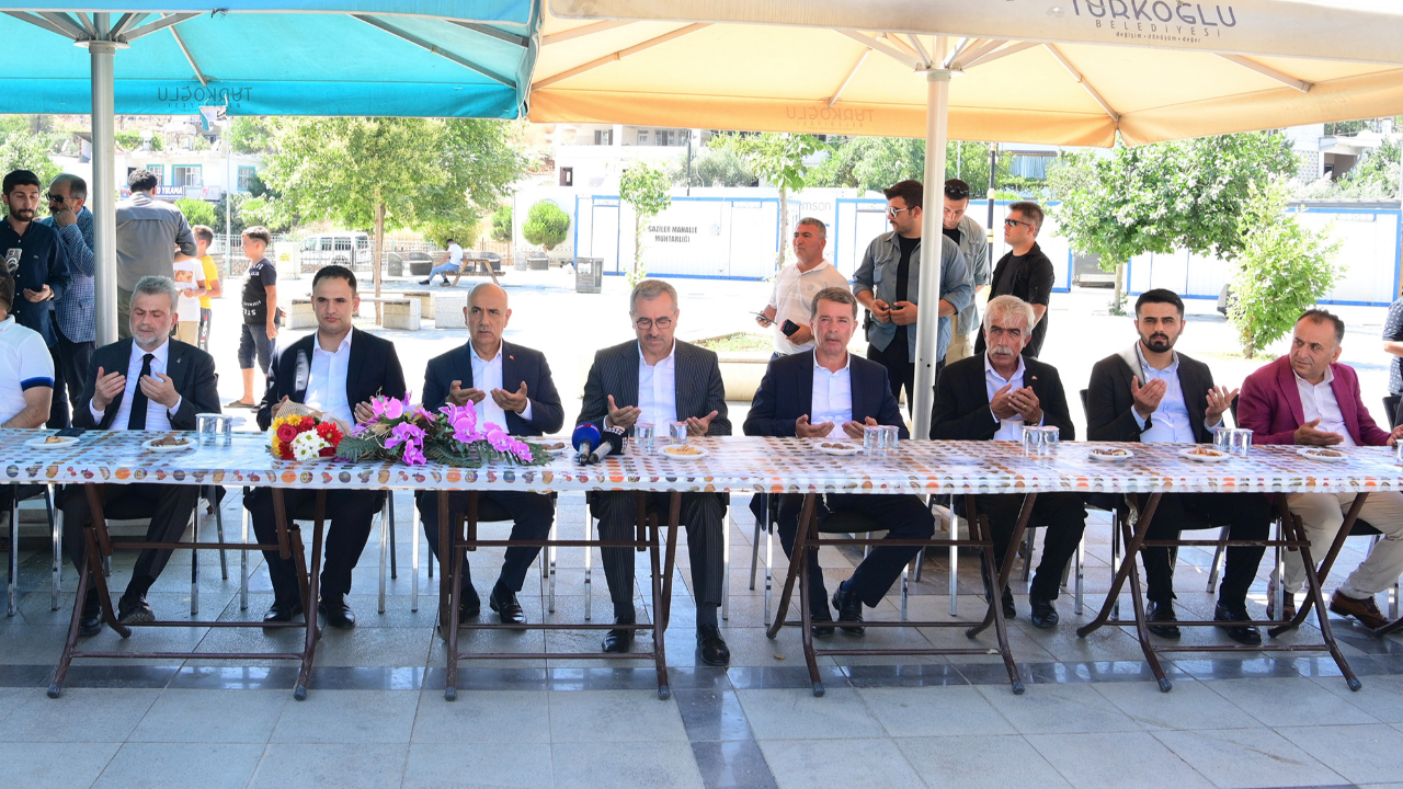 Başkan Güngör, Türkoğlu’nda Vatandaşlarla Bayramlaştı
