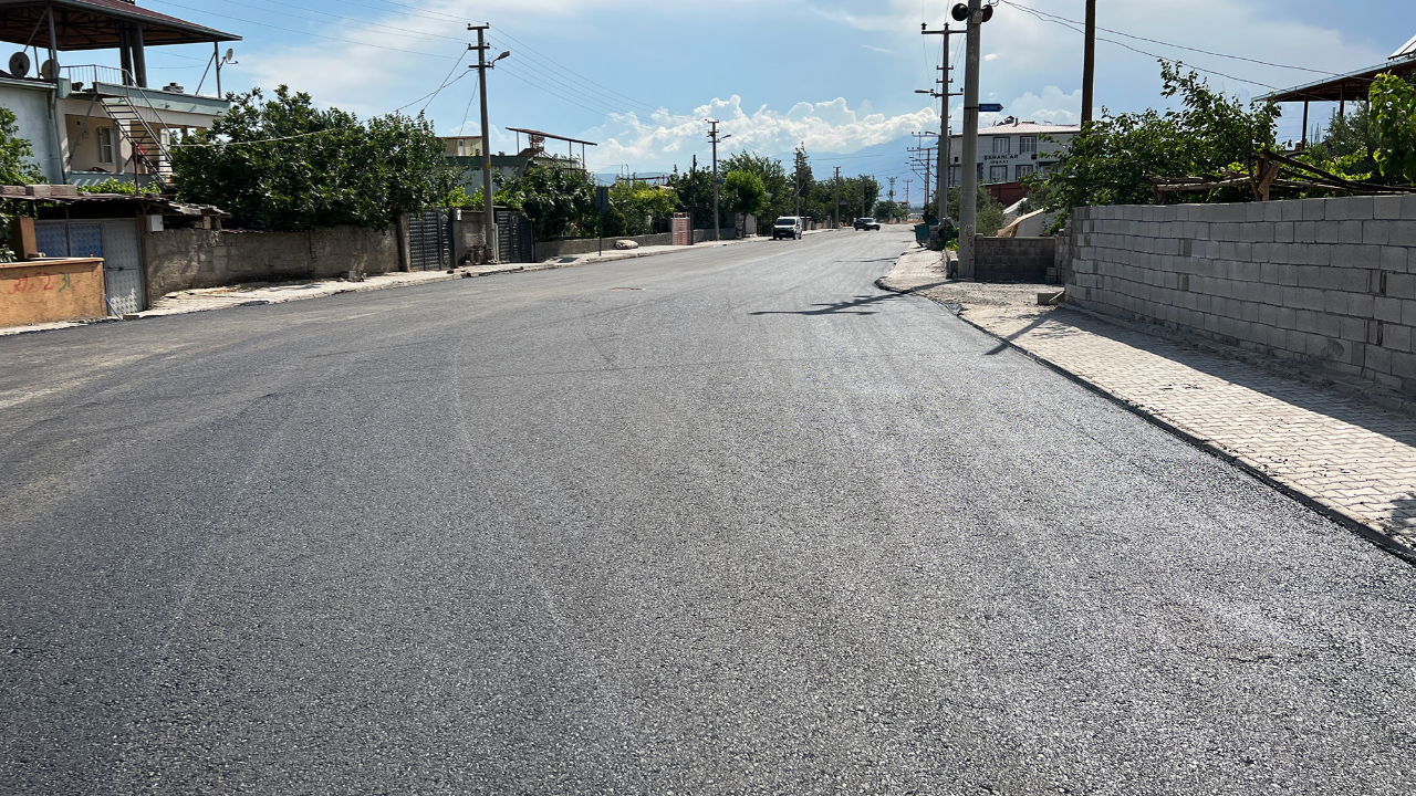 Büyükşehir Erkenez’in Ana Caddesini Asfaltlıyor