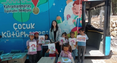 Büyükşehir’in Gezici Kütüphanesi Miniklerin Yüzlerini Güldürüyor