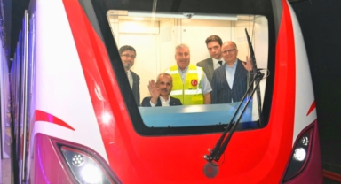 TÜRKİYE’NİN EN HIZLI METROSU; METROBÜS VE YENİKAPI-TAKSİM-HACIOSMAN METRO HTÜRKİYE’NİN EN HIZLI METROSU; METROBÜS VE YENİKAPI-TAKSİM-HACIOSMAN METRO HATTI İLE ENTEGRE OLACAK