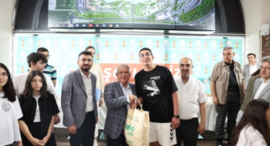 Başkan Mahçiçek, LGS’de ilk 25’e giren öğrenci ve aileleriyle buluştu
