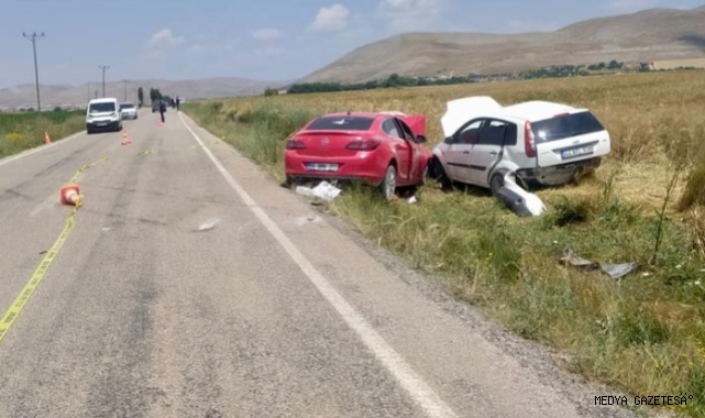Elbistan’da iki otomobil kafa kafaya çarpıştı: 1 çocuk öldü 8 kişi yaralı