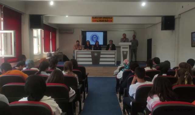 İSTİKLAL ÜNİVERSİTESİ BÖLÜM VE PROGRAMLARI ADAY ÖĞRENCİLERE TANITILDI