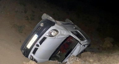 Kahramanmaraş’ta hafif ticari araç takla attı: 2 yaralı