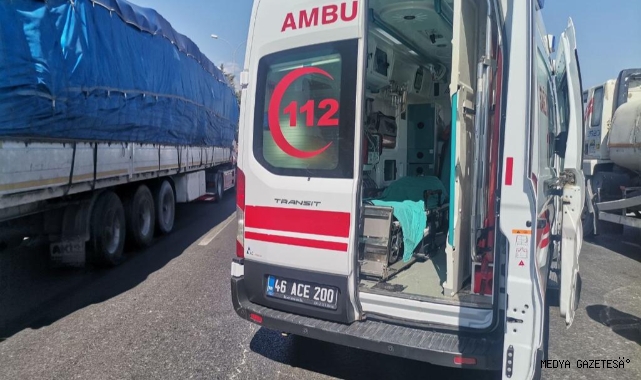 -Kahramanmaraş’ta otomobil kamyona ok gibi saplandı