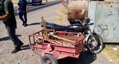 Minibüs ile motosiklet çarpıştı: 1 yaralı