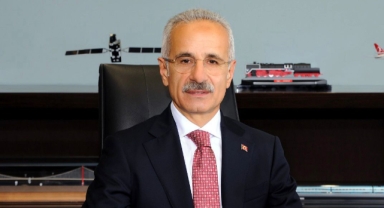 ULAŞTIRMA VE ALTYAPI BAKANI ABDULKADİR URALOĞLU: ANTALYA VE TRABZON HAVALİMANLARI DÜN YAPILAN UÇUŞLARLA TÜM ZAMANLARIN REKORLARINI KIRDI