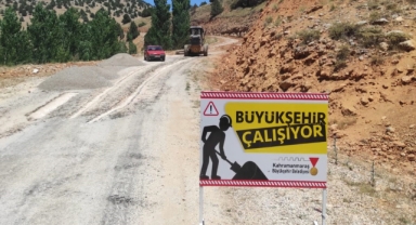 Büyükşehir, Göksun’da 5 Mahalleye Ulaşım Sağlayan Grup Yolunu Yeniliyor