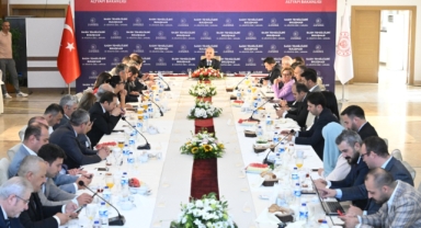 Ulaştırma ve Altyapı Bakanı Abdulkadir Uraloğlu, gazete ve televizyonların Ankara Temsilcileri ve haber müdürleriyle bir araya geldi.