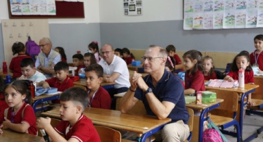 Allianz Grubu CEO’su Oliver Bäte ve Allianz Türkiye CEO’su Tolga Gürkan, UNICEF ile birlikte deprem bölgesini ziyaret etti