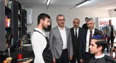 Başkan Güngör ve Vali Ünlüer, Geçici Çarşıda Esnaflarla Bir Araya Geldi
