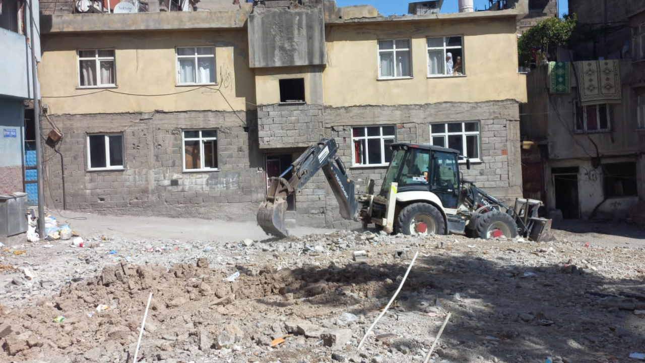 Büyükşehir, İnşaat Atıklarını Temizliyor