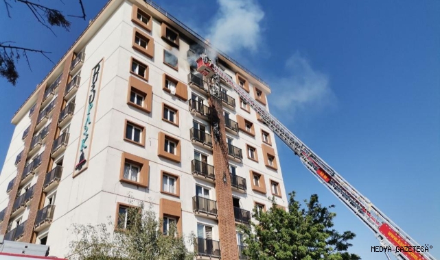 Kahramanmaraş’ta hafif hasarlı binada yangın